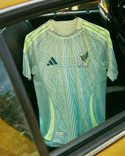 Camiseta de fútbol visitante de la selección nacional de México 2024