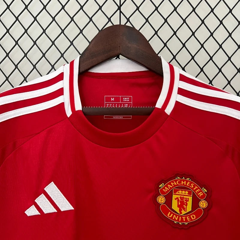 Man Utd new Kit Neck close up image